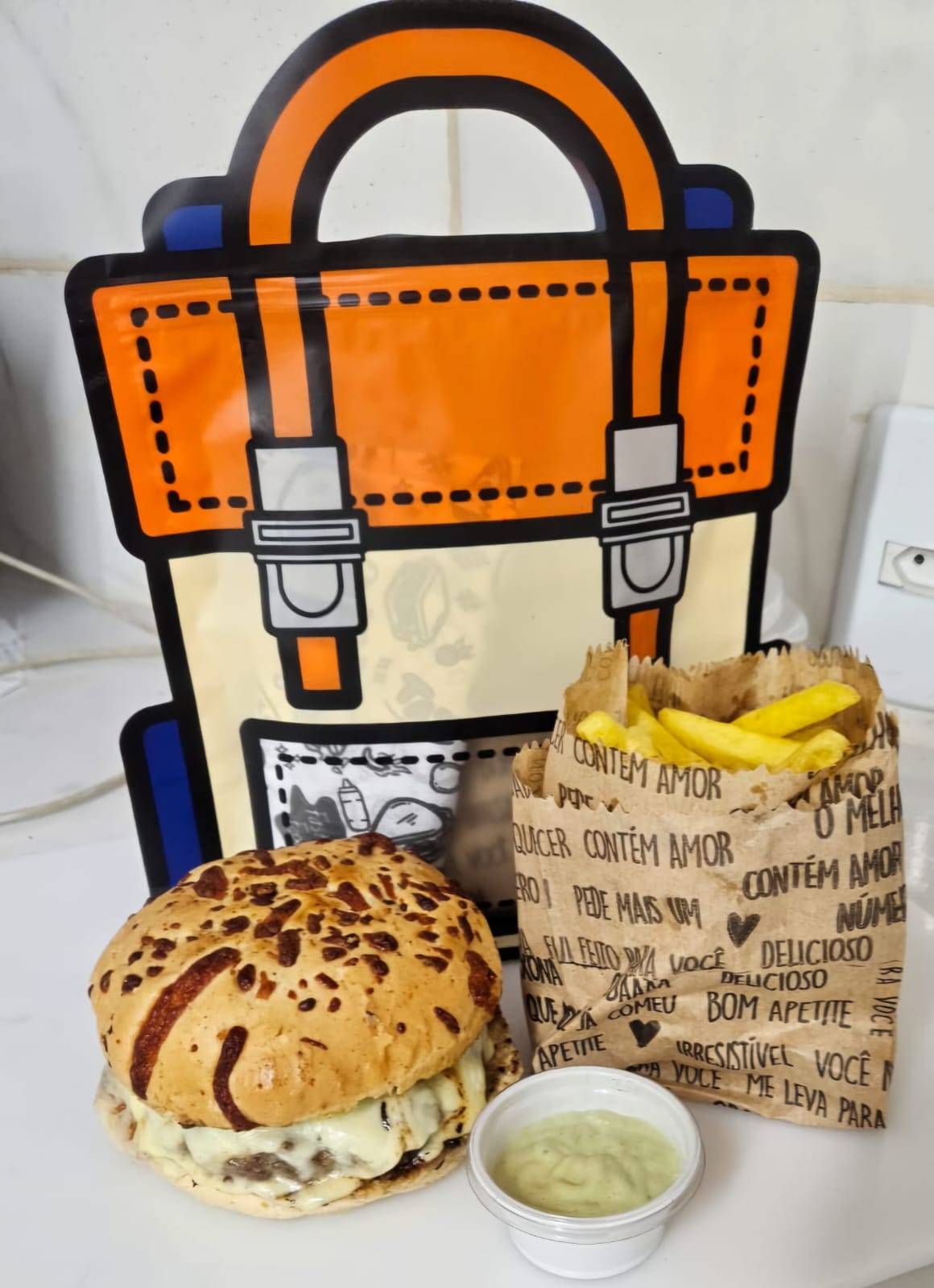 kids burguers com batatas fritas